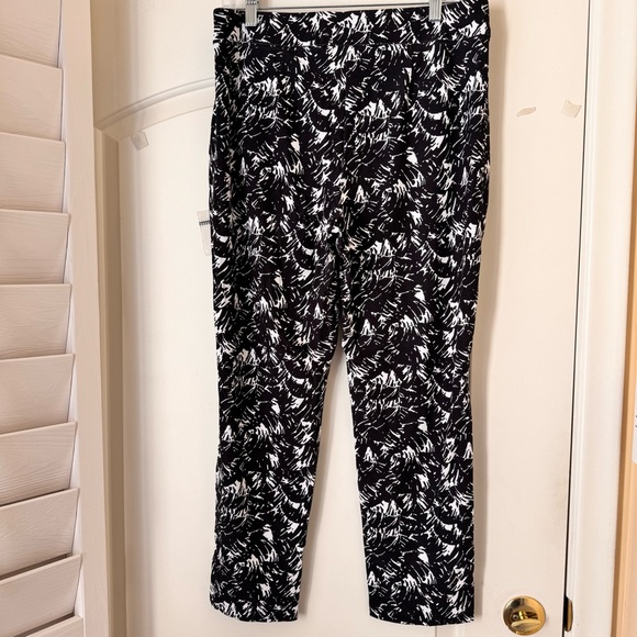 Chicos Size 1.5R Black White Travelers Pull On Pants Womens 10 R - Picture 2 of 10